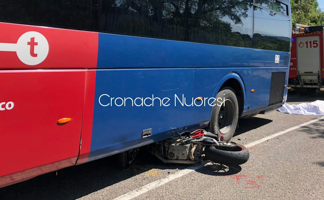 Ennesimo centauro vittima della strada dopo lo schianto contro un pullman