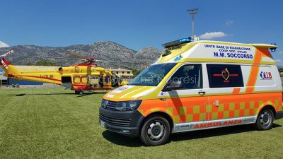 Ambulanza e elisoccorso al campo sportivo di Orosei
