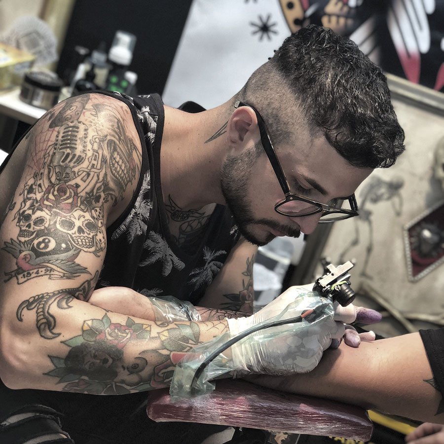 Tra i tatuatori a livello mondiale, la giuria preferisce un nuorese: Luca Corda premiato alla Olbia Tattoo Show