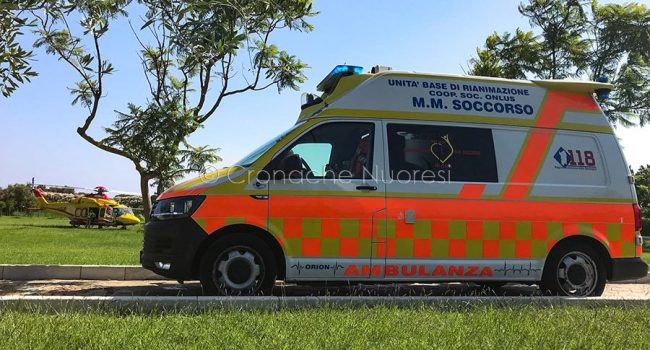 Orosei. L'ambulanza e l'elisoccorso del 118 nel giardino dell'hotel