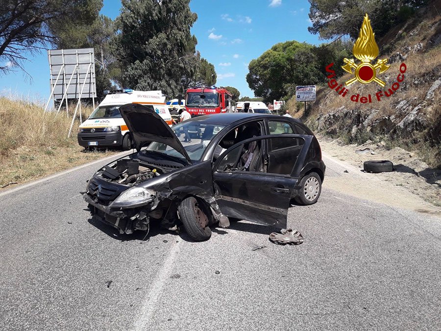 Pauroso incidente frontale alle porte di Nuoro: ferite alcune donne