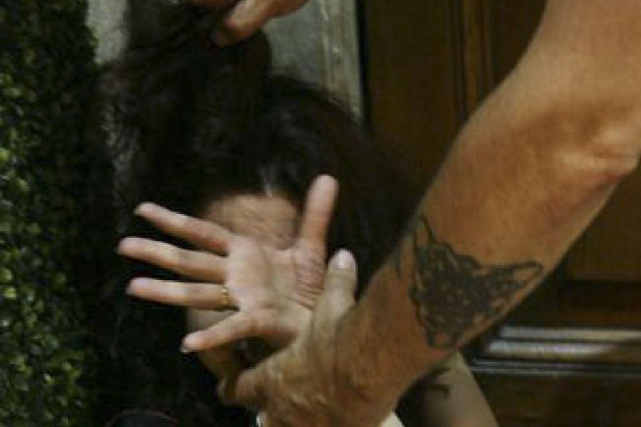 Budoni. Viola il divieto di avvicinamento e provoca lesioni alla ex: 38enne arrestato