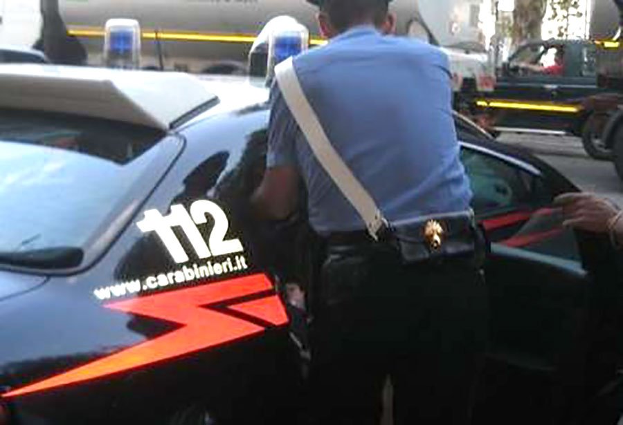 Sesso in strada con aggressione verso i Carabinieri: maxi multa con arresto