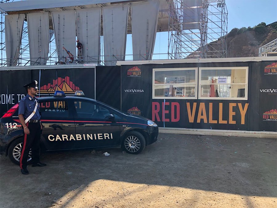 Tortolì. Spaccio di hashish durante la manifestazione Red Valley: denunciato un bagnino