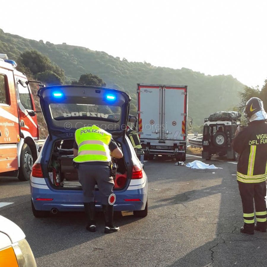Nuoro. Camion centra auto in sosta: muore una mamma, feriti i familiari