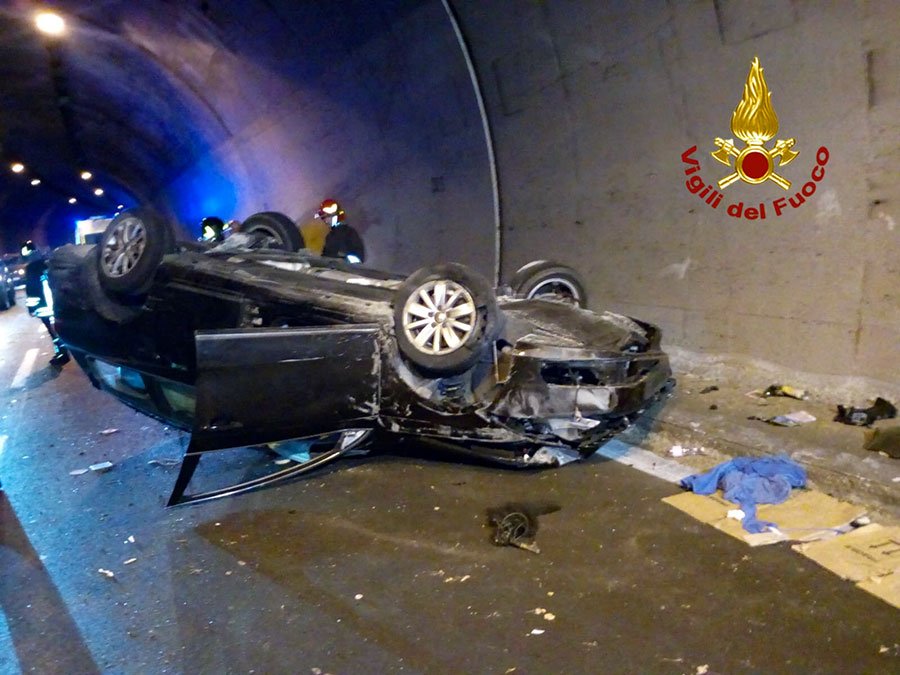 Tragedia sfiorata all’interno della galleria di Budoni: diversi feriti nello scontro tra due auto