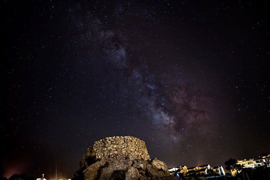 “Gli uomini, gli Dei e l’Universo”: domenica 4 settembre una serata tra arte e astronomia dell’Associazione Astronomica Nuorese