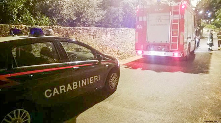 Auto distrutta dalle fiamme. Attentato?