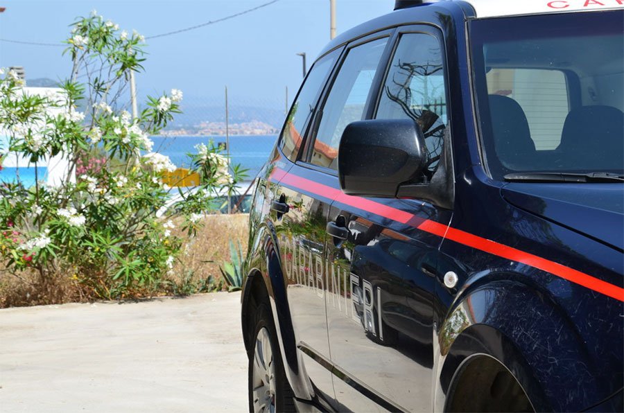 San Teodoro. Fermati a bordo di uno scooter senza patente, oltraggiano i Carabinieri: coppia torinese denunciata