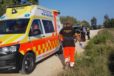 Il personale 118 e i Carabinieri a Cala Ginepro
