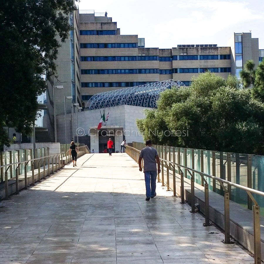 Aggredito e pestato fuori dalla discoteca: 21enne grave