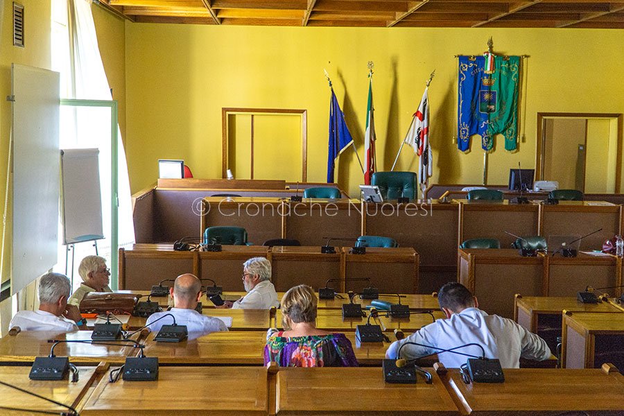 Nuoro. Manca il numero legale e il consiglio comunale sul bilancio slitta a oggi