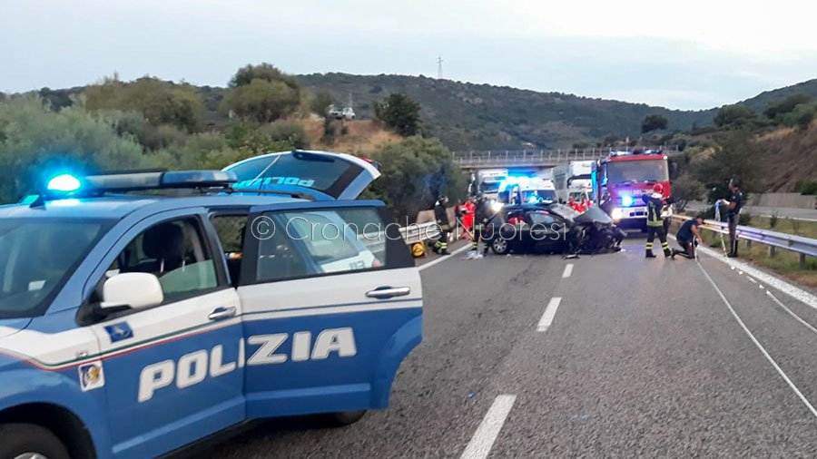 Perde il controllo dell’auto e si schianta sulla 131 DCN: tre feriti