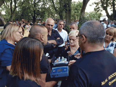 Orosei. La coopertativa MMSoccorso dona un defibrillatore al Comitato della festa di NS del Rimedio