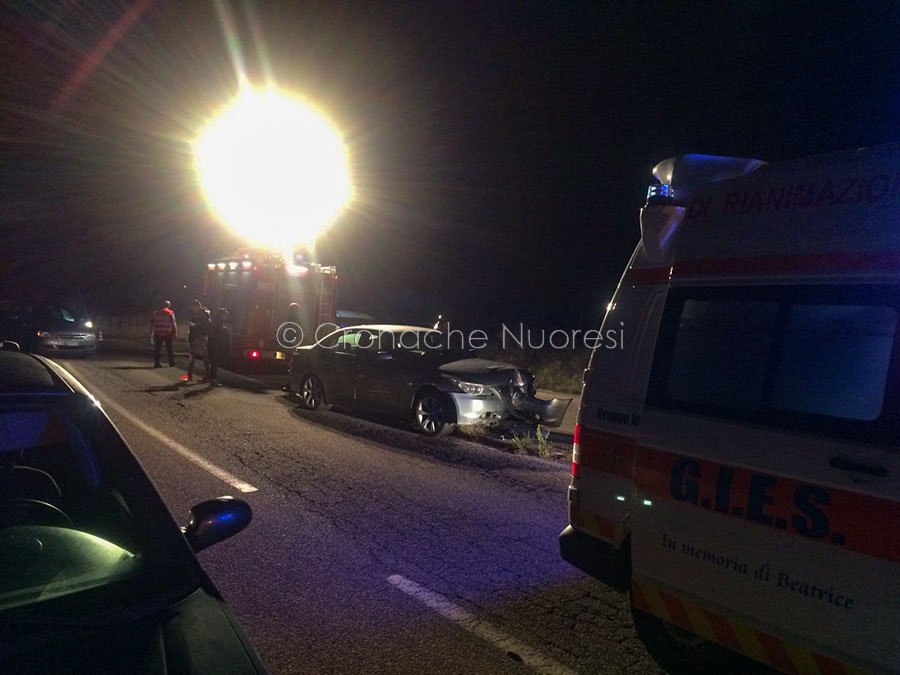 Nuoro. Urtato da un’auto si schianta contro un palo e lo abbatte: ferito un 40enne nuorese