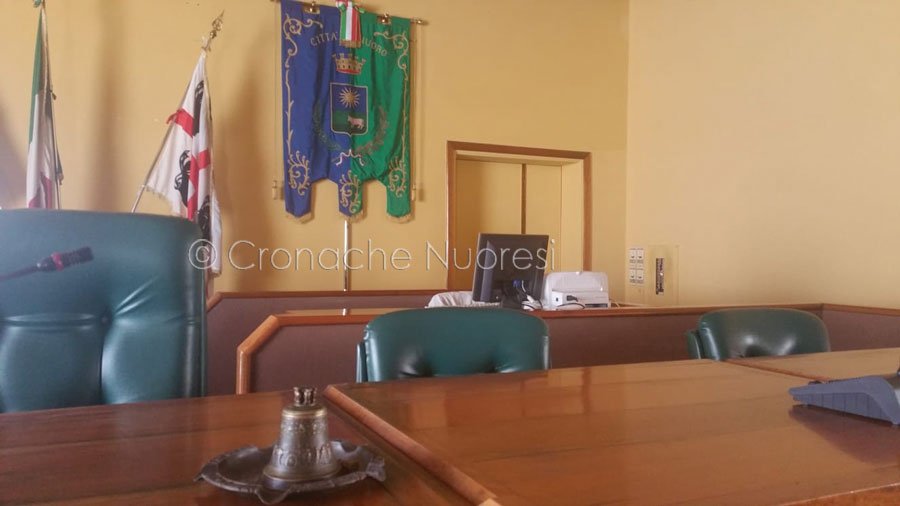 Nuoro. In Comune è il caos: azzerate le commissioni nel mese in cui si deve istruire il bilancio previsionale