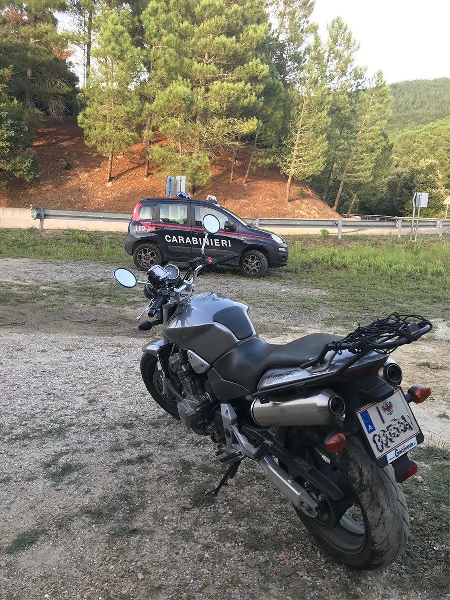 Perde l’equilibrio in curva e cade dalla moto: centauro ferito trasportato in elisoccorso