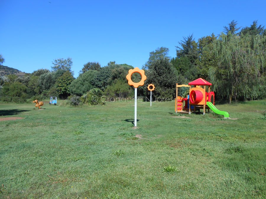 Macomer. Raid vandalico nel parco giochi: condanna  unanime per il gesto
