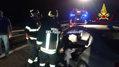 La scena dell'incidente dopo l'arrivo dei Vigili del fuoco