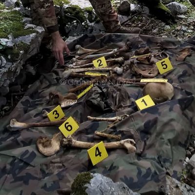 Alcuni dei frammenti ossei rinvenuti nel Supramonte