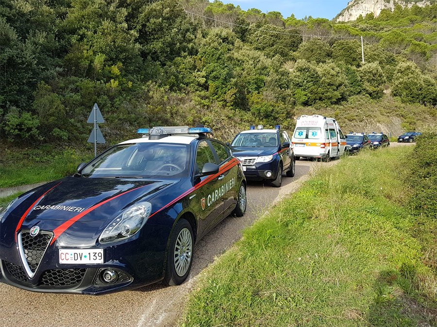 Perde il controllo del mezzo e vola in una scarpata: muore un 29enne