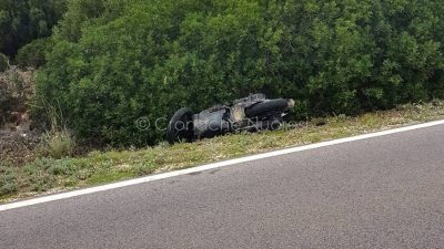 Lo scooter dopo l'impatto col camion
