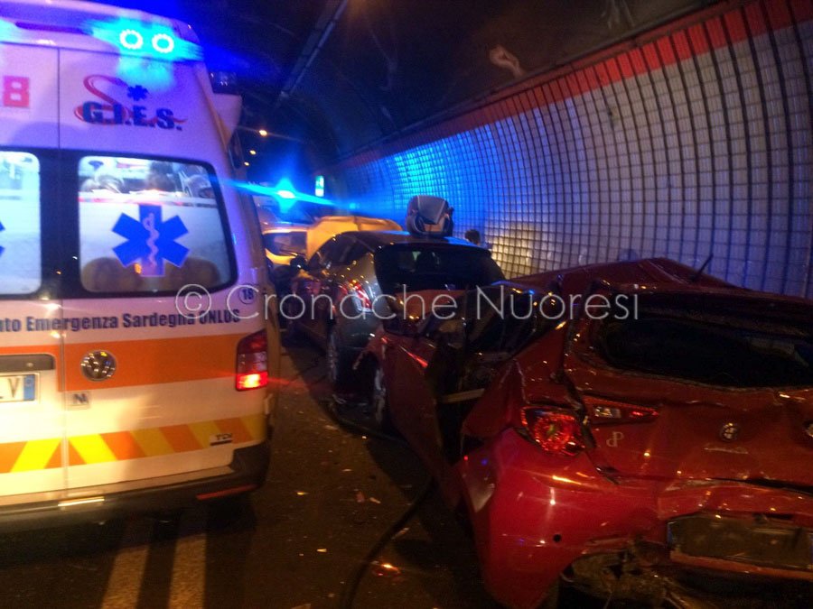 Spaventoso incidente nella galleria di Prato Sardo: numerosi i feriti