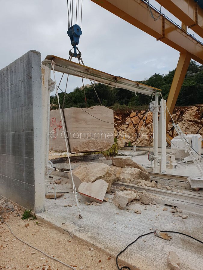Incidente sul lavoro a Orosei. Operaio travolto da un blocco di marmo