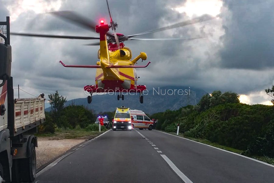 Tragedia sfiorata a Orosei. Frontale scooter contro camion: 17enne al San Francesco