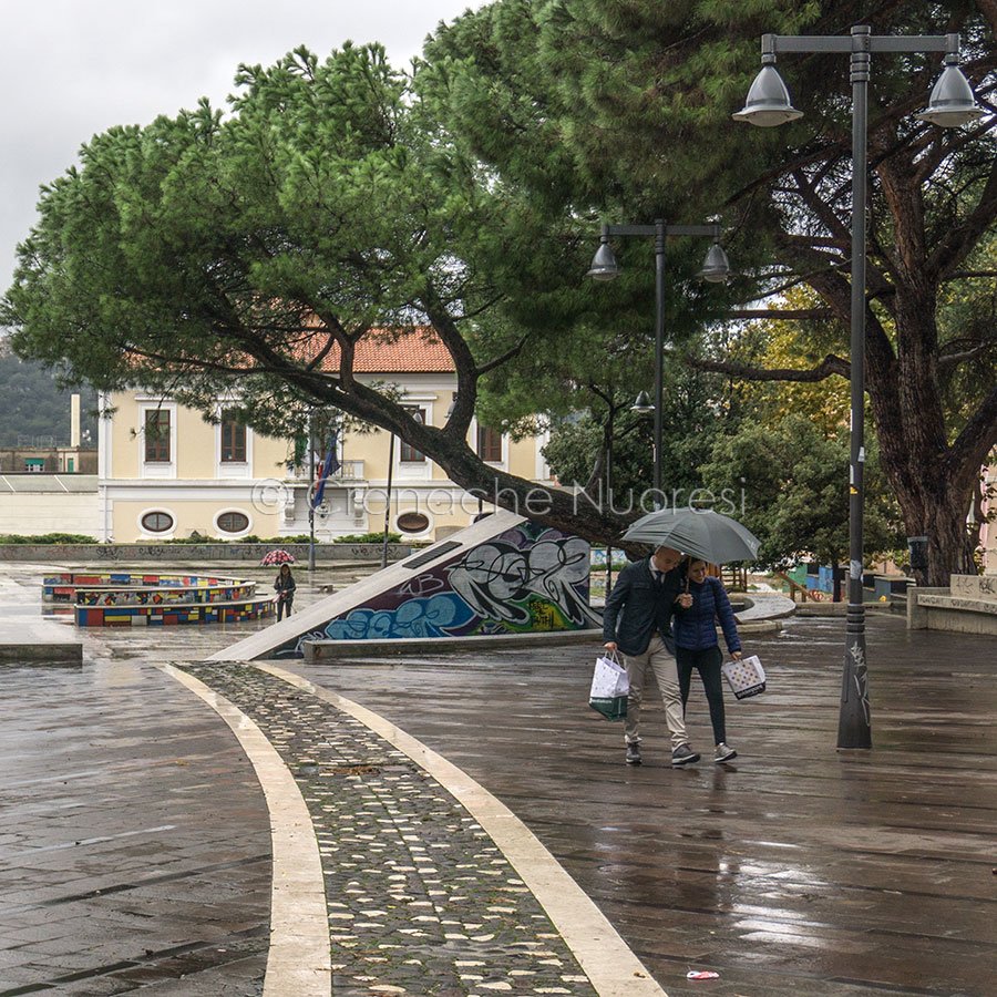 Sardegna sott’acqua: muri e ponti crollati, strade allagate, uomini e mezzi bloccati