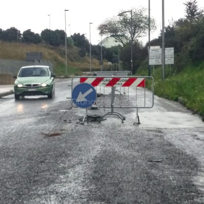 Nuoro, buche segnalate da mesi in viale Sardegna (foto S.Novellu)