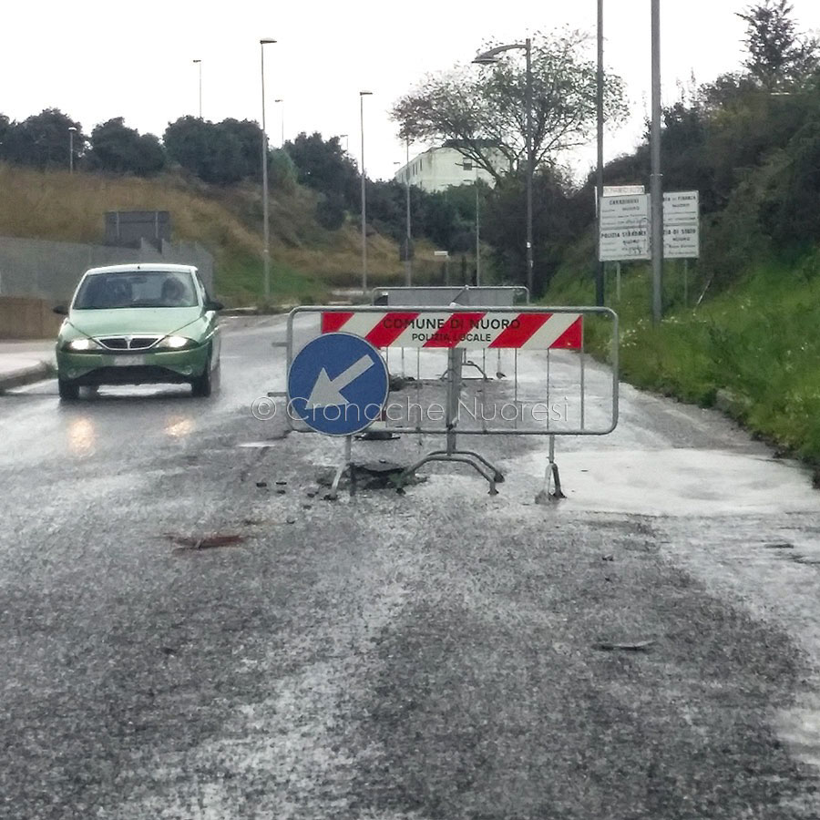 Nuoro. Strade cittadine disastrate: il Comune tiene “congelati” 580mila euro destinati alla loro sistemazione