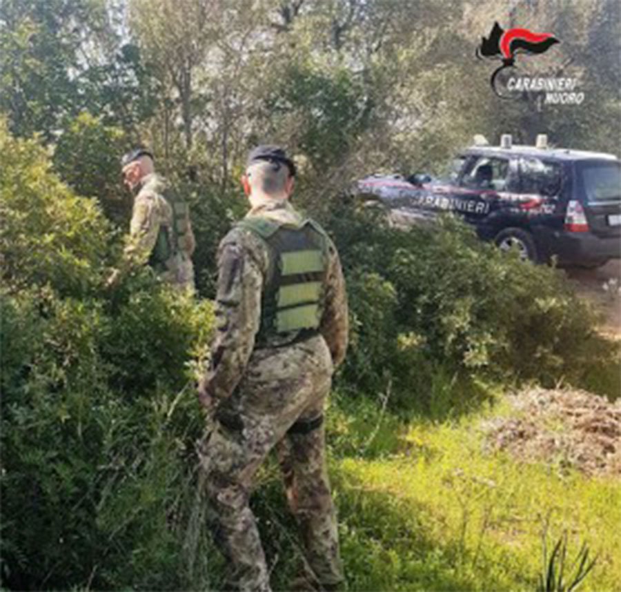 Cacciatore rapinato: malvivente con il volto coperto lo minaccia con un’arma