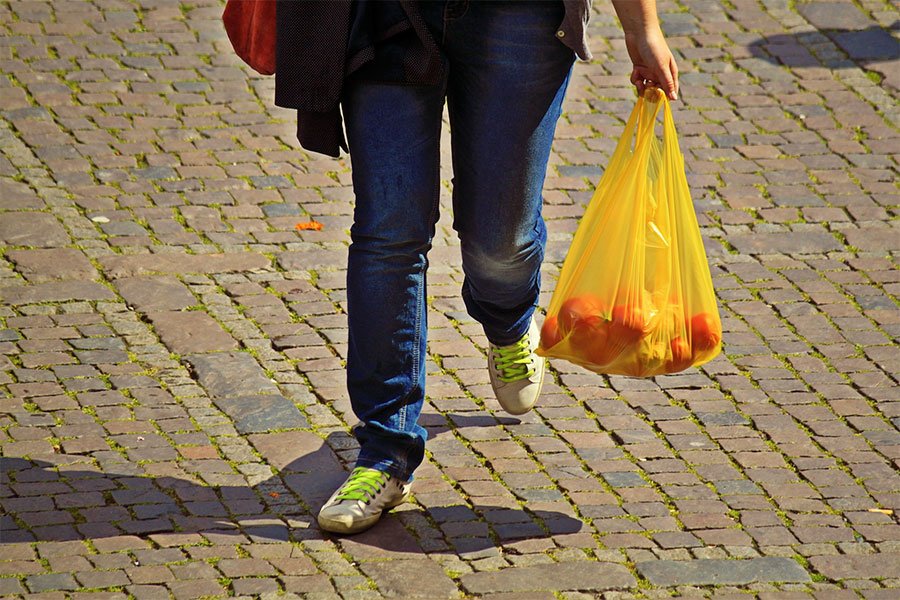 Sequestrati oltre 1milione di sacchetti di plastica non biodegradabili: sanzioni nel territorio