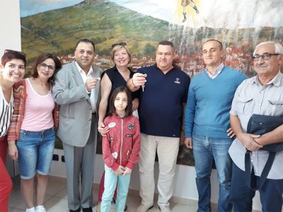 Gli ucraini con il primo cittadino Efisio Arbau