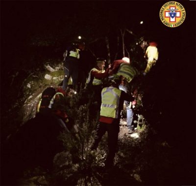 I soccorritori alla ricerca dell'anziano disperso