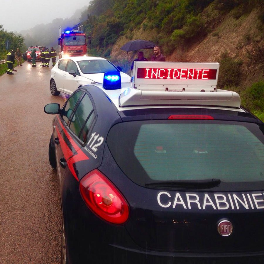 Frontale tra utilitarie: tre feriti in ospedale