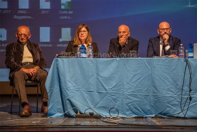 L'incontro al Teatro Eliseo sul trasporto ferroviario a Nuoro (foto S.Novellu)