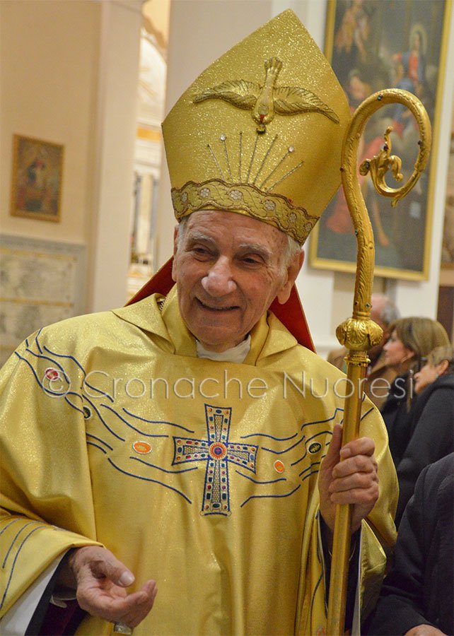 Nuoro. Diocesi in festa per i 50 anni di sacerdozio del vescovo emerito mons. Pietro Meloni