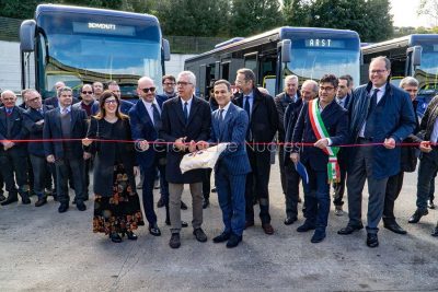 Trasporti. 65 nuovi bus ARST per il Nuorese - taglio del nastro (foto S.Novellu)