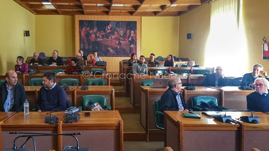 Scontro di fuoco sul bilancio. Minoranza “accerchia” la Maggioranza: Consiglio illegittimo