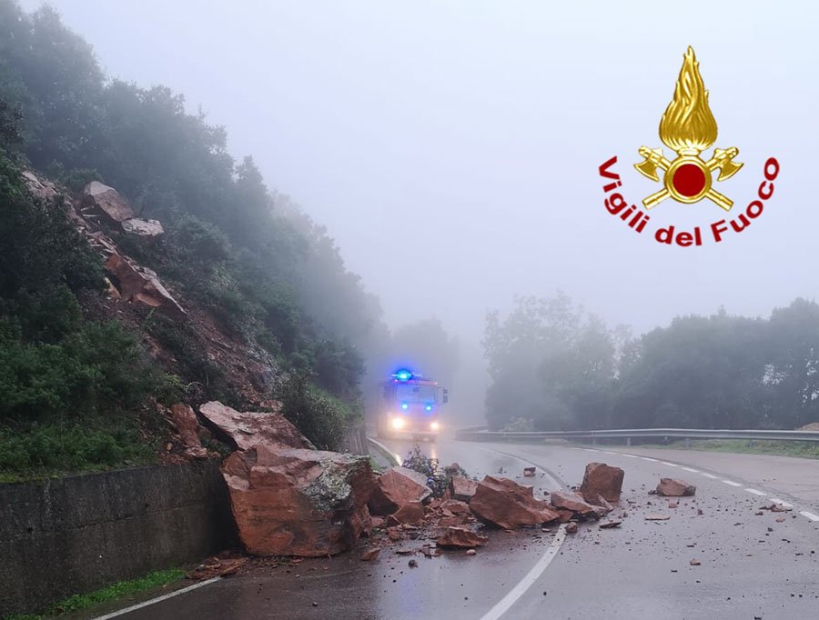 Maltempo. Vigili del fuoco a tutto campo: oltre 100 interventi in poche ore