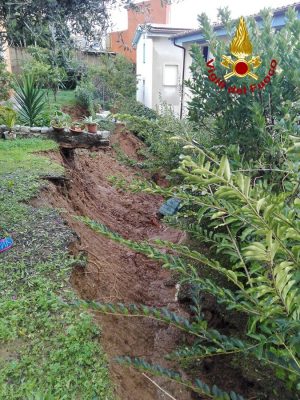 Una frana in prossimità del centro abitato