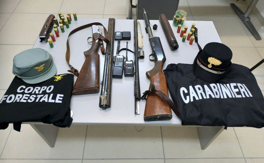 Pregiudicati e sorpresi a cacciare senza autorizzazione: arrestati