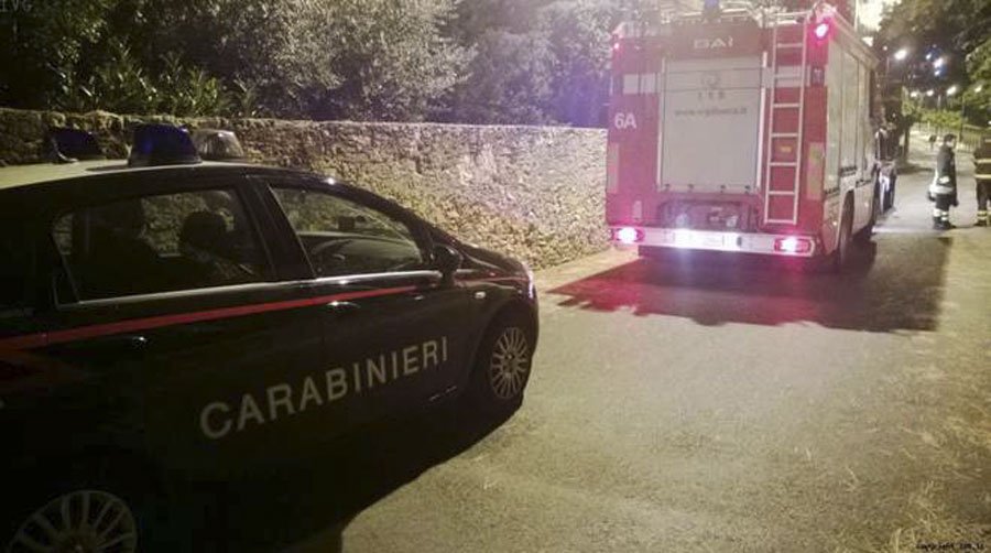 Auto in fiamme nella notte: non si esclude la matrice dolosa