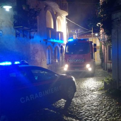 Vigili del Fuoco e Carabinieri sul luogo dell'incendio