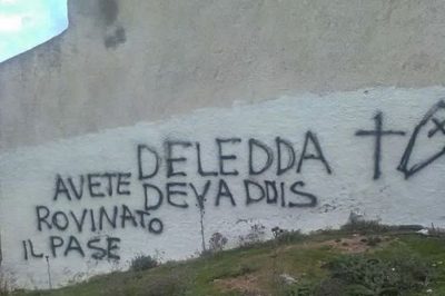 Le scritte contro gli amministratori