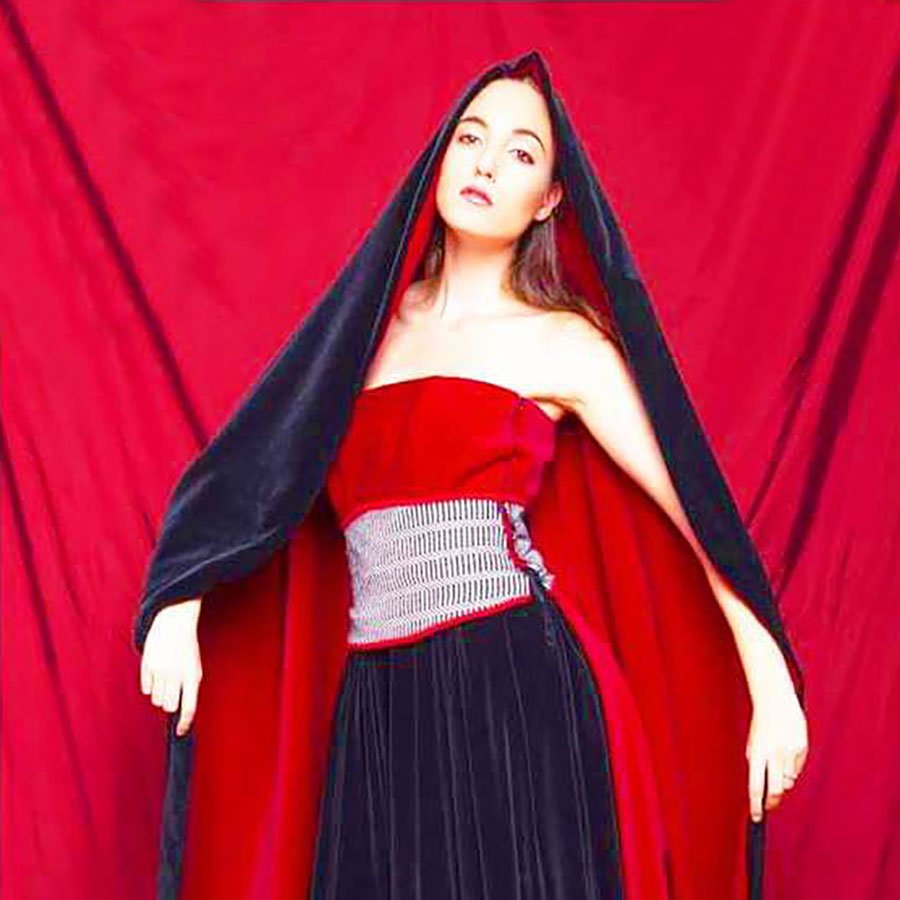 I “colori deleddiani” in una sfilata d’alta moda all’ombra del “pino di Grazia”: sabato 22 dicembre