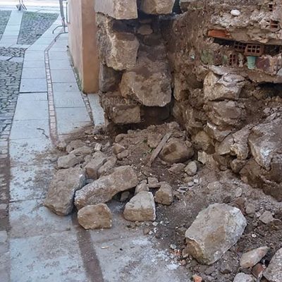 Continuano i crolli in via Sassari