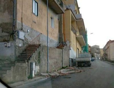 Cornicione crollato a Preda 'e istrada
